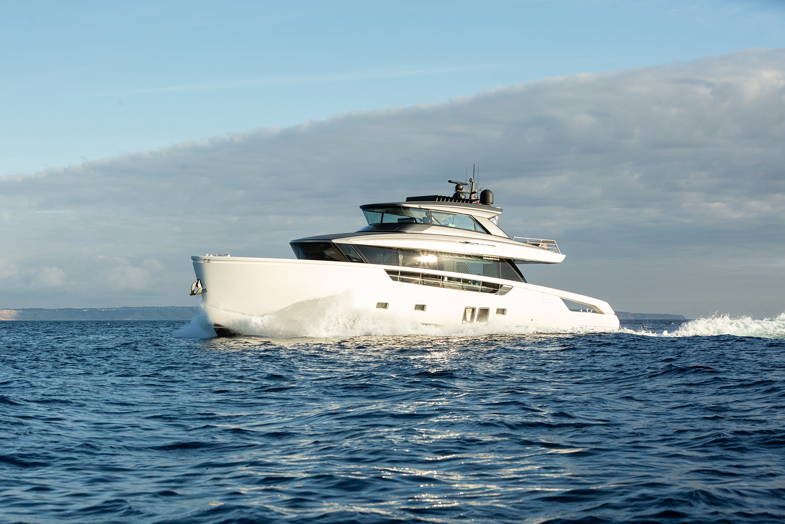 Power boat FOR CHARTER, year 2019 brand San Lorenzo and model SX76, available in Marina Port de Mallorca Palma Mallorca España
